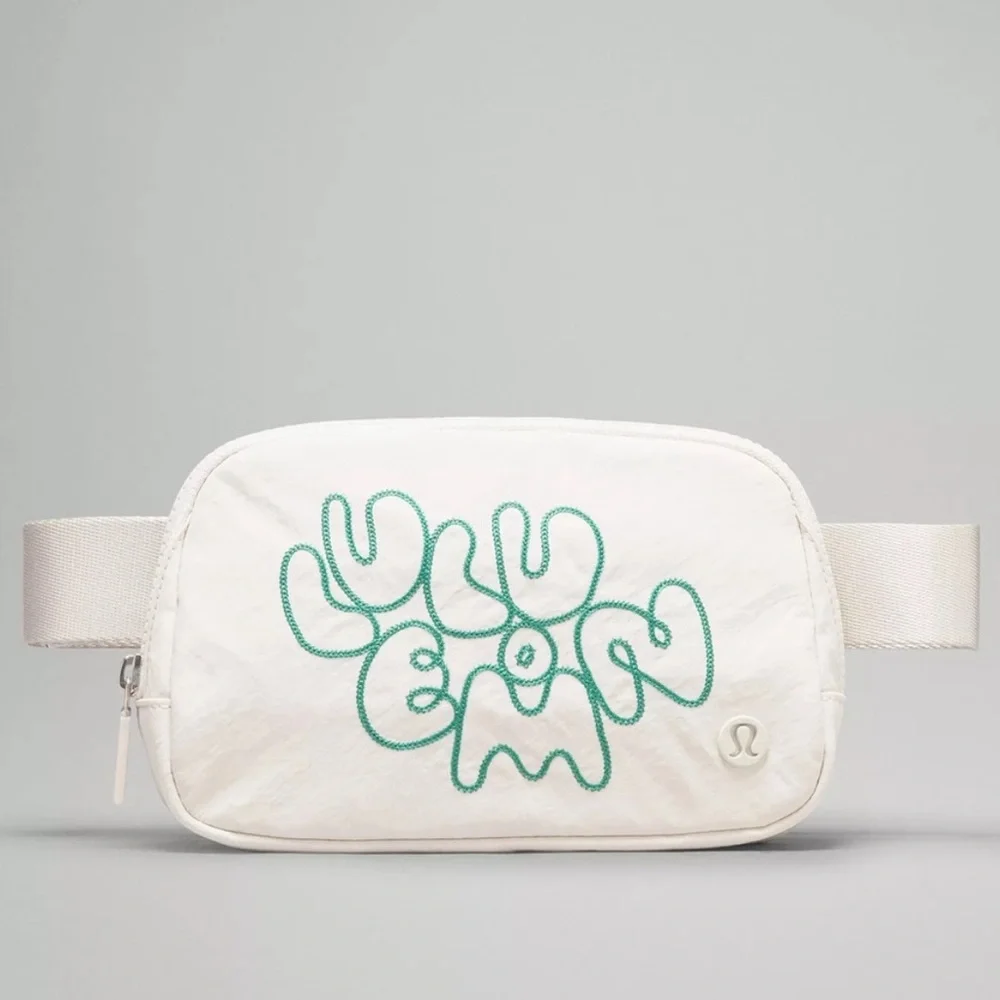 lululemon everywhere belt bag 🤍 - Picture 1 of 4